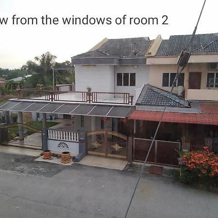 Purple Dream Home Teluk Panglima Garang Номер фото